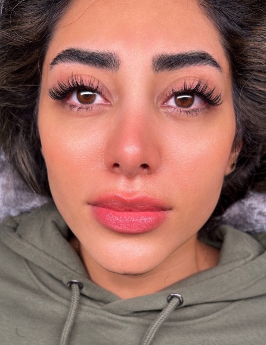 Fluffy Volume Extensions & Defined Brows